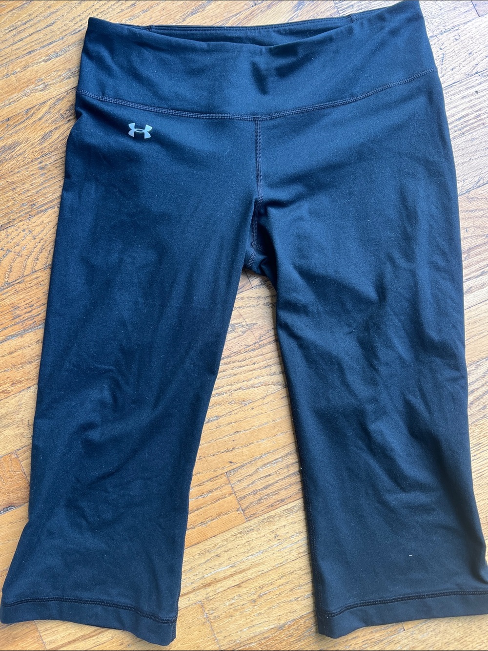 Under Armour Black Cropped Athletic Leggings Size Small Pet.